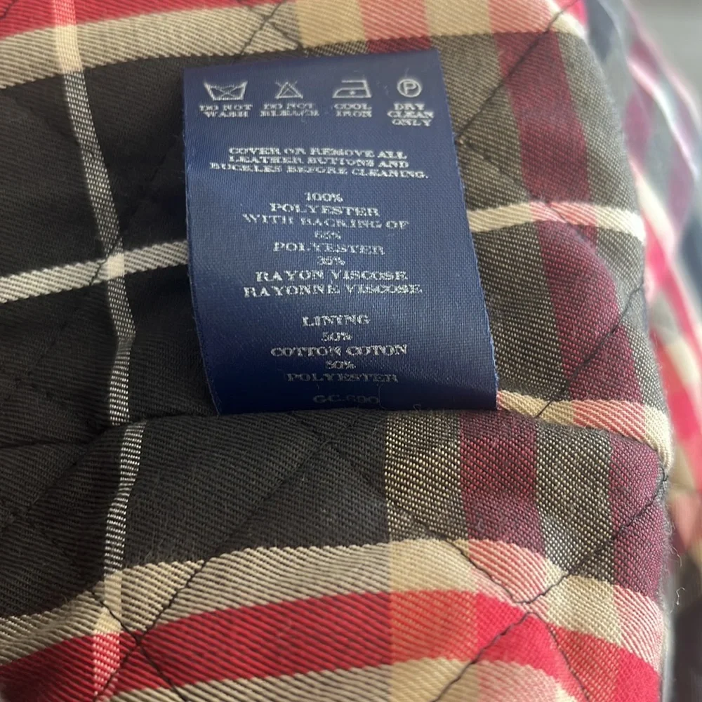 🔹 Burberry Hooded Coat